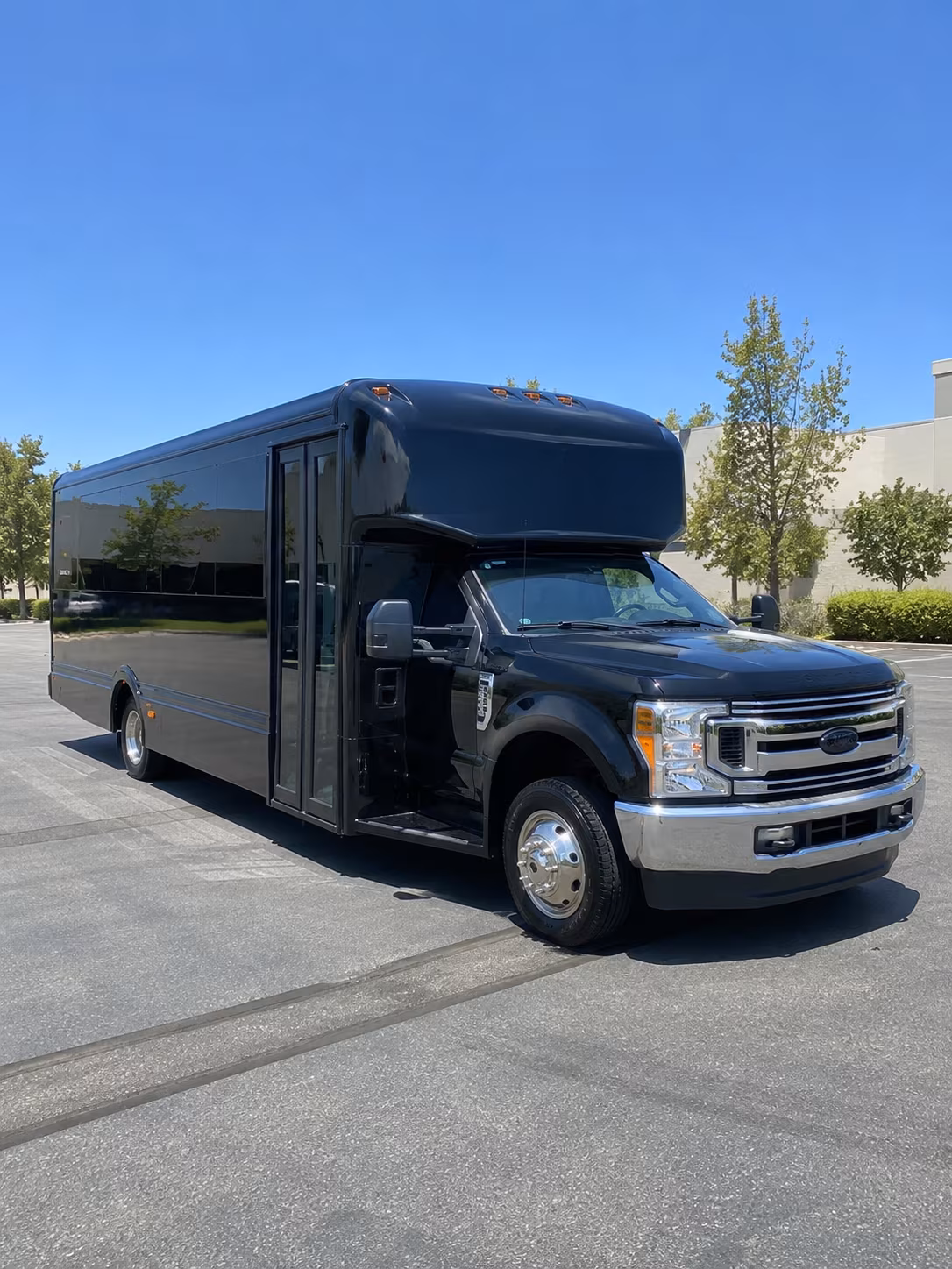 Savannah Birthday, Sweet 16, & Quinceañera Transportation party bus exterior