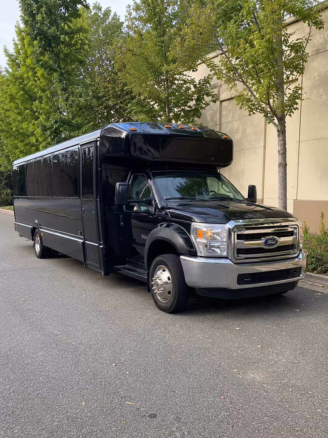 Savannah Winery Tour & Pub Crawl Transportation party bus exterior